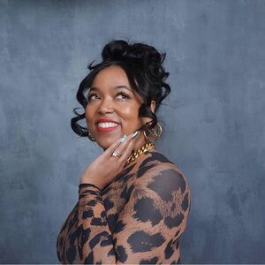 Meet your Posher, Nikia